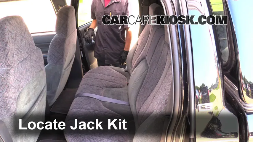 2002 Chevrolet S10 LS 4.3L V6 Crew Cab Pickup (4 Door) Levantar auto Usar el gato para levantar el auto